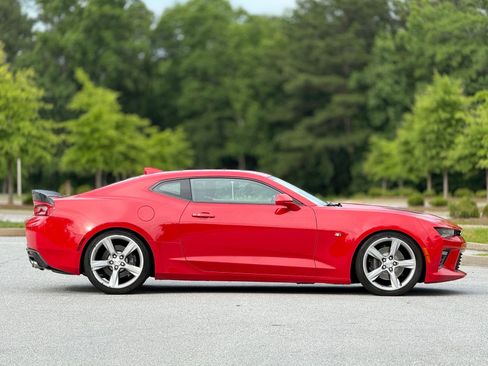 Used 2016 Chevrolet Camaro SS RWD image 12