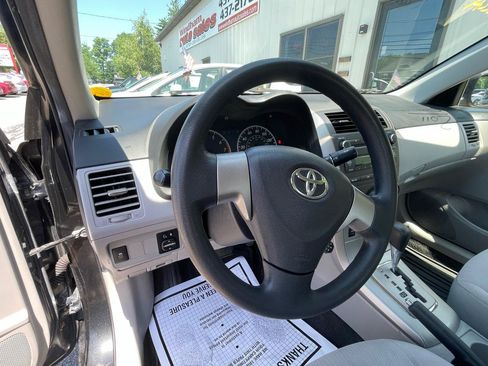 Used 2011 Toyota Corolla LE FWD image 12