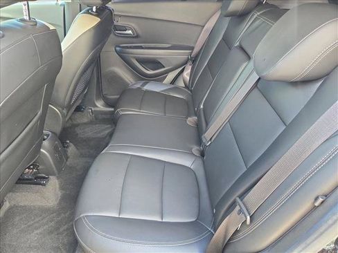 Used 2019 Chevrolet Trax Premier w/ Midnight Edition FWD image 18