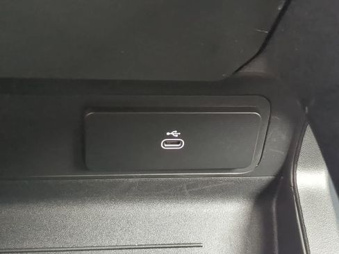 Certified 2025 Land Rover Defender 110 S AWD/4WD image 33