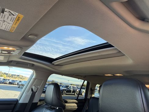 Used 2023 Toyota Highlander XLE image 22