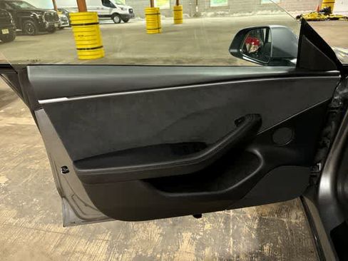 Used 2025 Tesla Model 3 Long Range AWD/4WD image 32