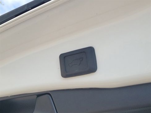 Used 2023 Toyota RAV4 XLE Premium image 11