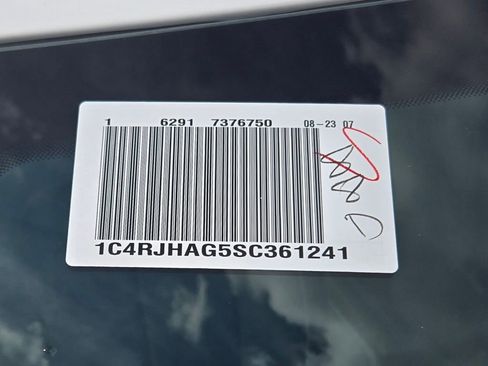 New 2025 Jeep Grand Cherokee Altitude image 20