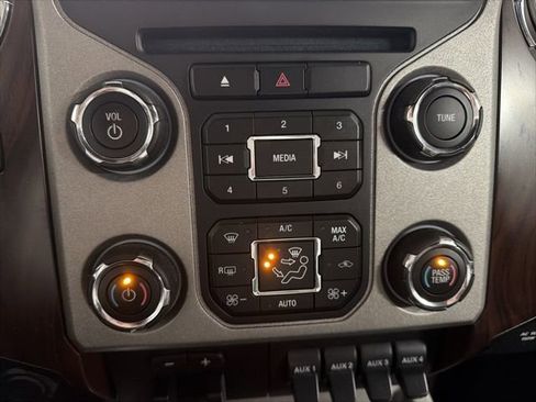 Used 2015 Ford F350 Lariat w/ Lariat Interior Package AWD/4WD image 28