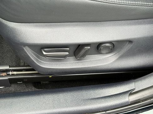 Used 2025 Toyota Camry SE FWD image 15