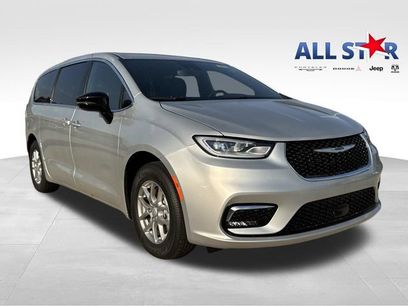 New 2026 Chrysler Pacifica Select