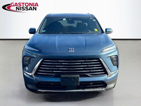 Used 2025 Buick Enclave Preferred image 2