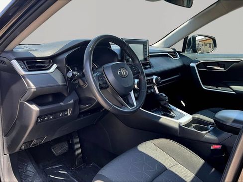 Used 2021 Toyota RAV4 XLE w/ Convenience Package FWD image 18