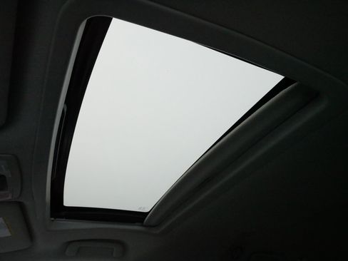 Used 2016 Toyota Sienna XLE image 30