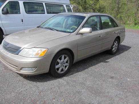 Used 2002 Toyota Avalon XLS FWD image 1