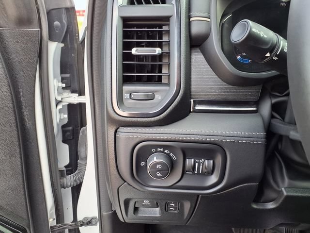Used 2023 RAM 1500 Limited AWD/4WD image 39