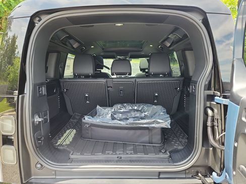 New 2026 Land Rover Defender 110 X-Dynamic SE AWD/4WD image 13