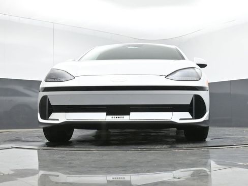 New 2025 Hyundai Ioniq 6 SEL RWD image 9