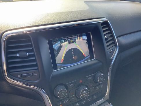 Used 2018 Jeep Grand Cherokee Laredo image 17