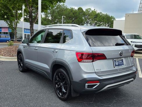 Certified 2023 Volkswagen Taos SE w/ Panoramic Sunroof Package FWD image 3