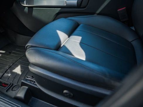 Used 2023 Mercedes-Benz GLB 250 4MATIC image 41