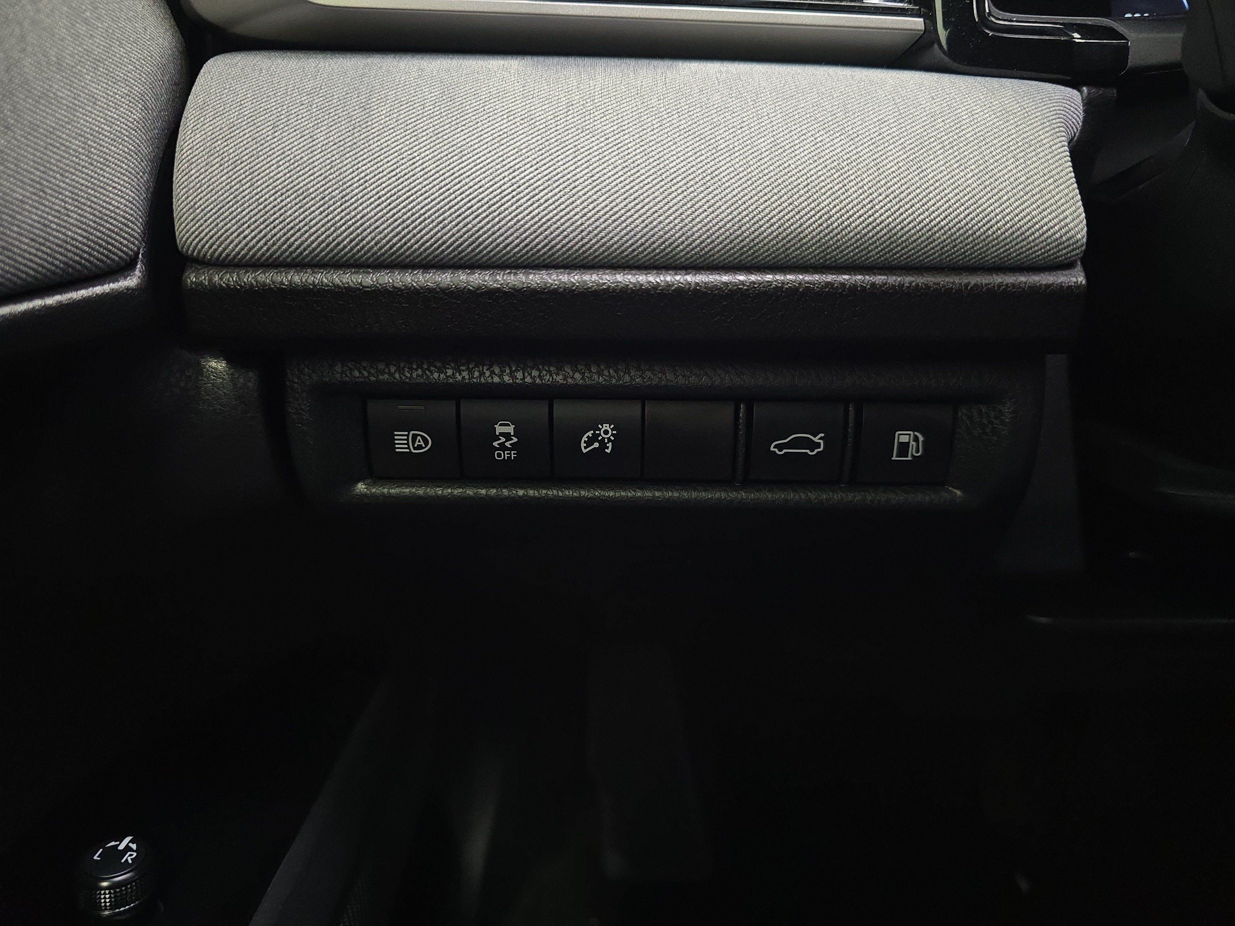 Used 2025 Toyota Camry LE FWD image 21