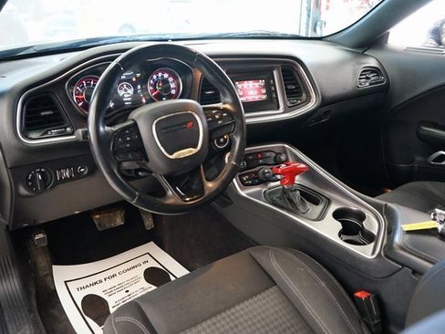 Used 2016 Dodge Challenger SXT image 29