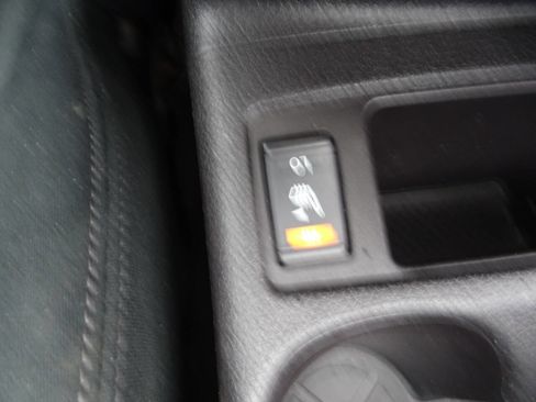 Used 2015 Nissan Rogue SV FWD image 28