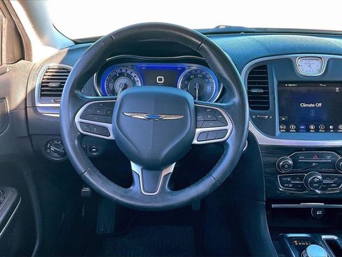 Used 2019 Chrysler 300 Touring w/ Sport Appearance Package image 5