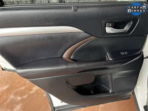 Used 2017 Toyota Highlander XLE image 18