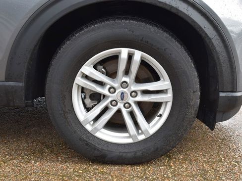 Used 2024 Ford Explorer XLT w/ Equipment Group 202A AWD/4WD image 4