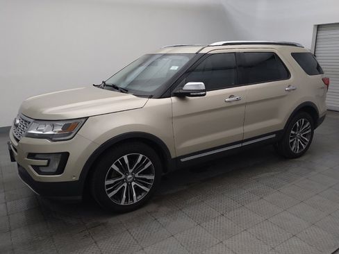 Used 2017 Ford Explorer Platinum AWD/4WD image 2