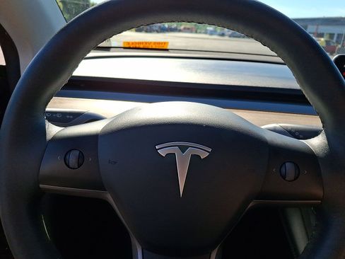 Used 2022 Tesla Model Y Performance AWD/4WD image 16