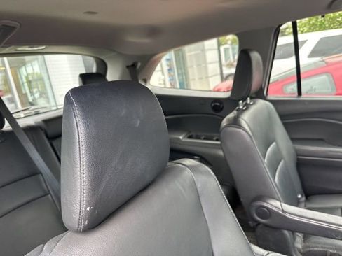 Used 2021 Honda Pilot Touring image 11