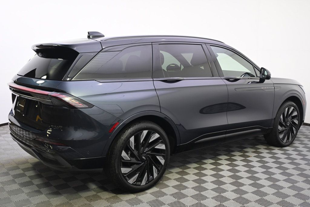 Used 2024 Lincoln Nautilus Reserve w/ Equipment Group 202A AWD/4WD image 7