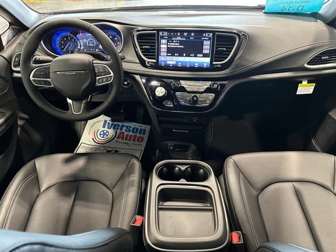 New 2027 Chrysler Pacifica Select AWD/4WD image 26