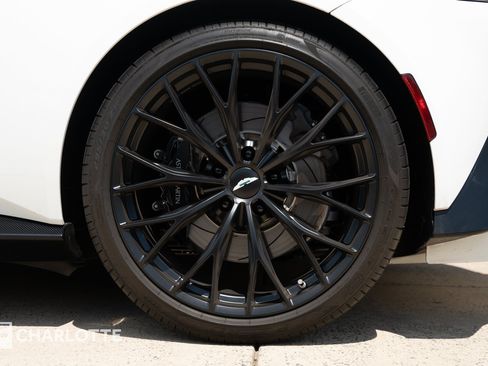 Used 2022 Aston Martin V8 Vantage Coupe RWD image 9