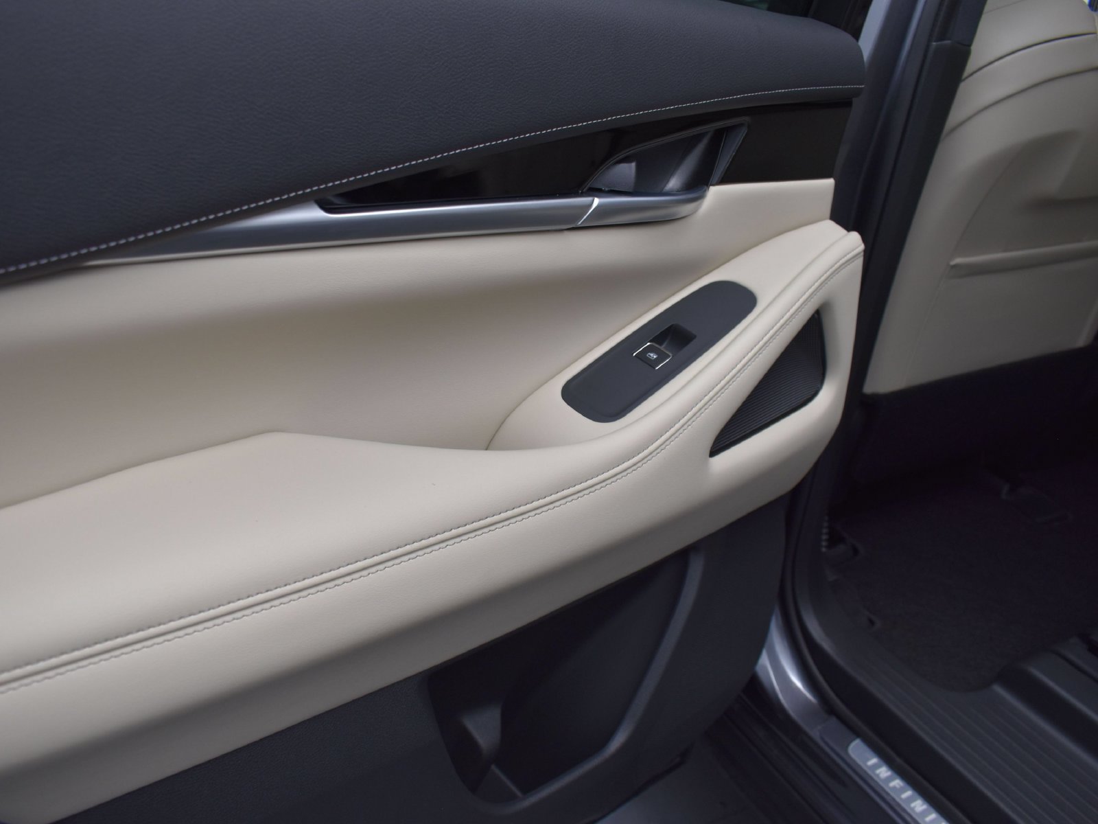 Certified 2025 INFINITI QX60 Pure FWD image 15