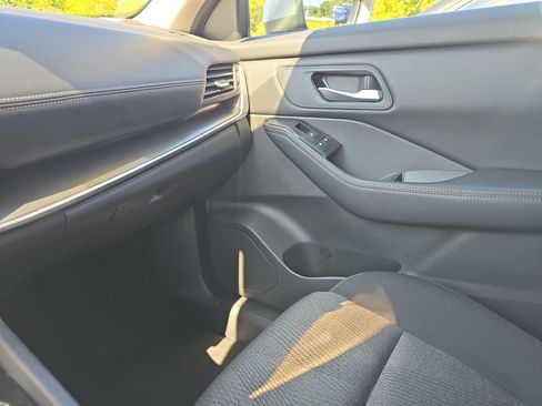 Used 2025 Nissan Rogue SV AWD/4WD image 35