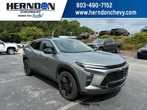 Used 2025 Chevrolet Trax ACTIV w/ Driver Confidence Package FWD image 1