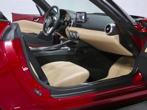 Used 2019 MAZDA MX-5 Miata Grand Touring w/ Appearance Package image 4