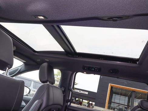 New 2026 Chrysler Pacifica Limited w/ S Appearance Package image 16