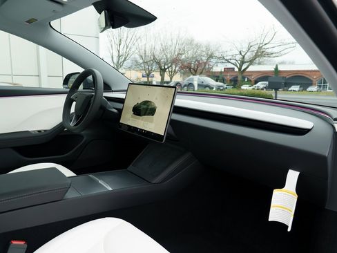 Used 2025 Tesla Model 3 Long Range image 23