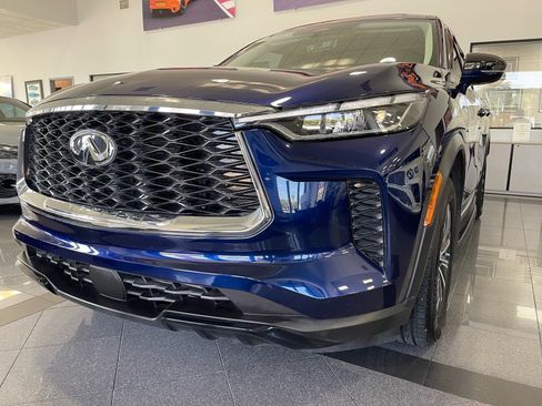 Used 2025 INFINITI QX60 Pure w/ Cargo Package FWD image 11