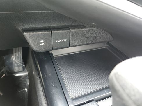 Used 2019 Toyota Camry LE w/ Convenience Package FWD image 8