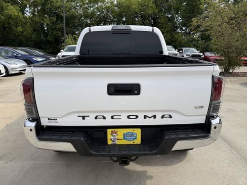 Used 2018 Toyota Tacoma SR5 RWD image 6