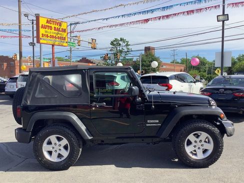Used 2017 Jeep Wrangler Sport AWD/4WD image 9