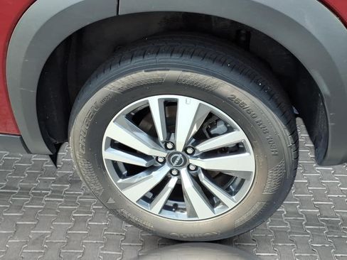 Used 2025 Nissan Pathfinder SL AWD/4WD image 12