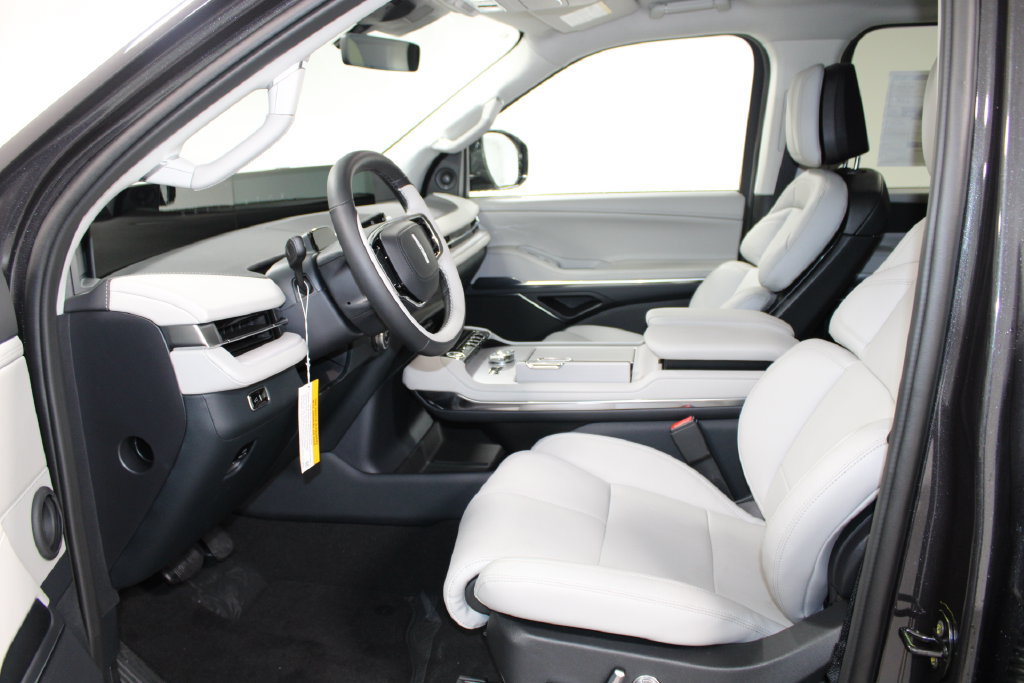 New 2026 Lincoln Navigator Premiere AWD/4WD image 23