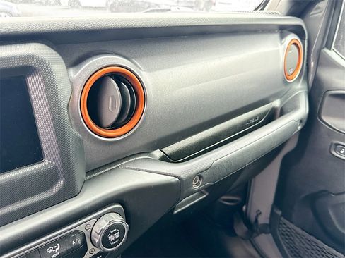 Used 2021 Jeep Gladiator Mojave w/ Auxiliary Switch Group image 17