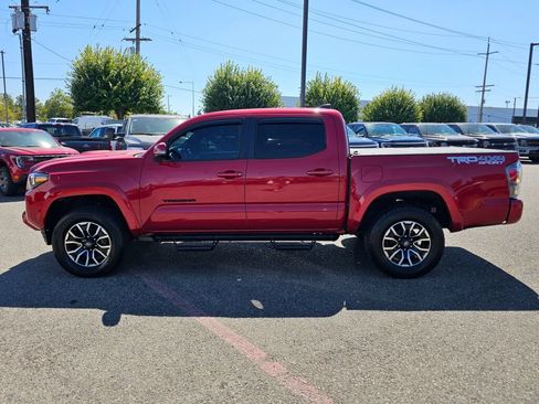 Used 2020 Toyota Tacoma TRD Sport w/ Technology Package AWD/4WD image 8
