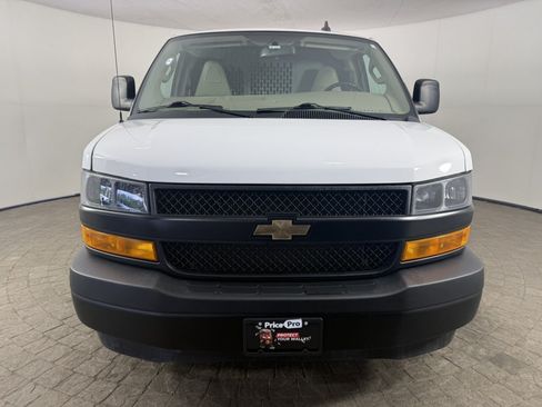 Used 2022 Chevrolet Express 3500 w/ Driver Convenience Package RWD image 2