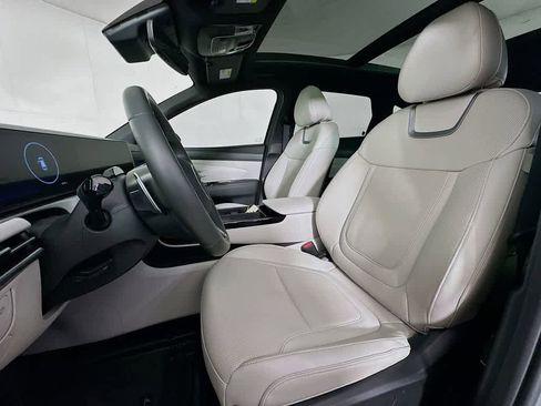 Used 2025 Hyundai Tucson Limited image 12