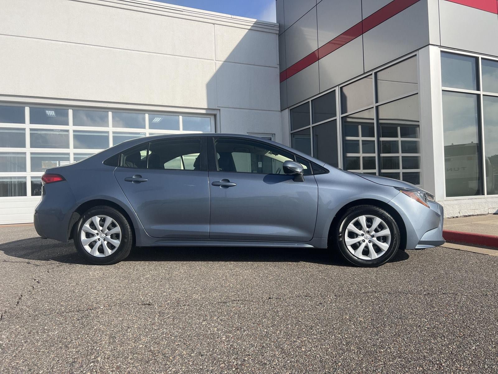 Used 2021 Toyota Corolla LE FWD image 21